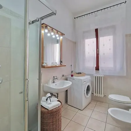 Apartament Wi-fi Clima Elegante Con Parcheggio